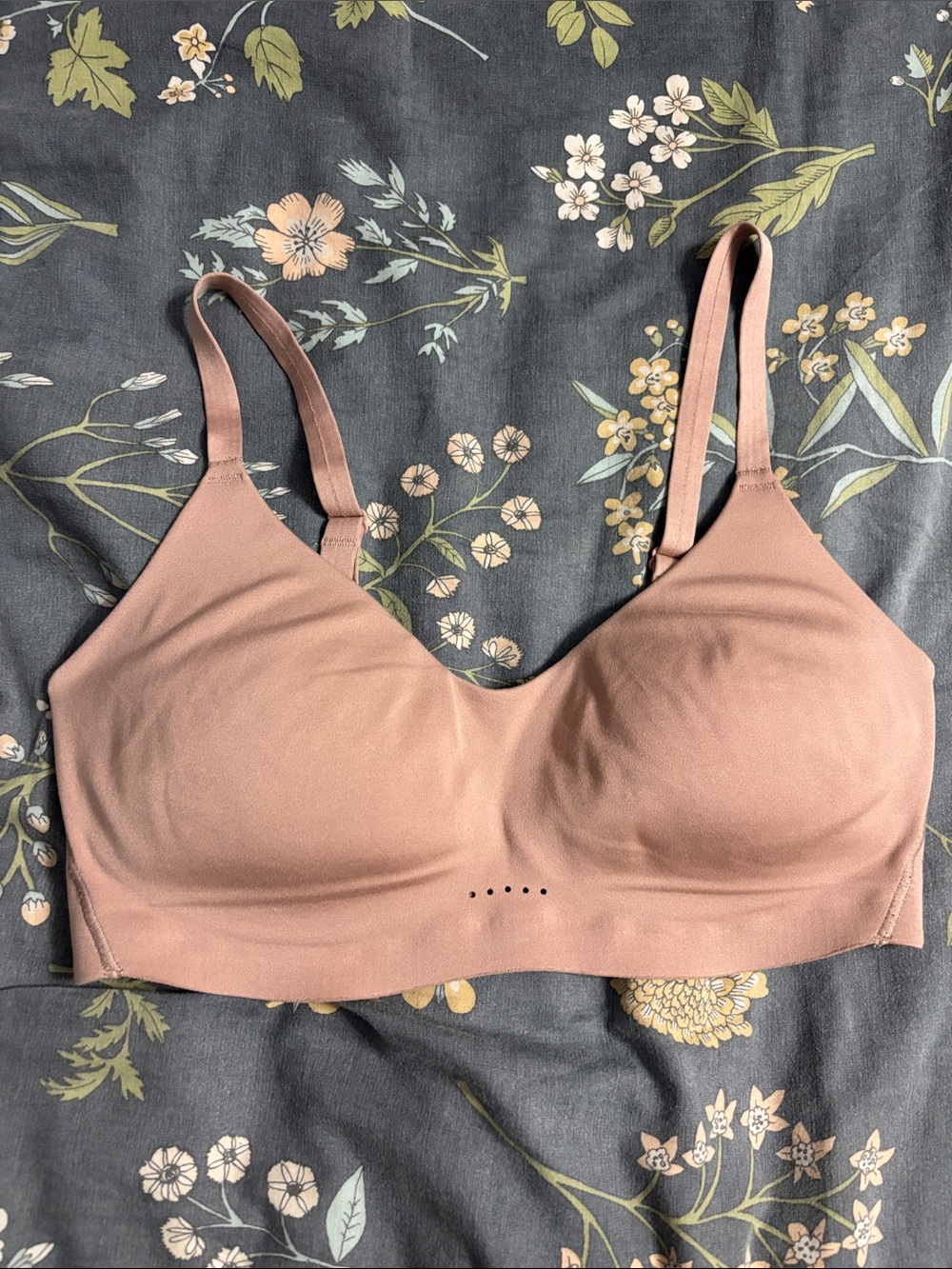 Nike Alate Minimalist Adjustable Seamless Padded Everyday Bra Nude Size Small